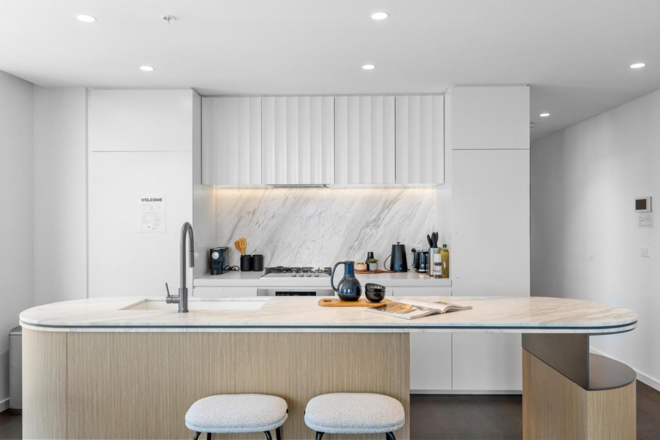 The Oasis - Brand New 2Bedroom Apt With Parking, Heated Pool And Gym Мельбурн Экстерьер фото