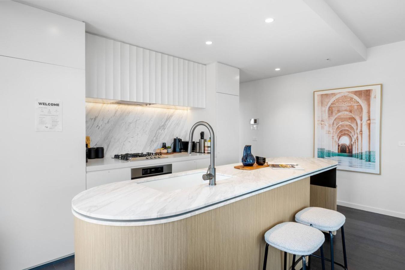 The Oasis - Brand New 2Bedroom Apt With Parking, Heated Pool And Gym Мельбурн Экстерьер фото