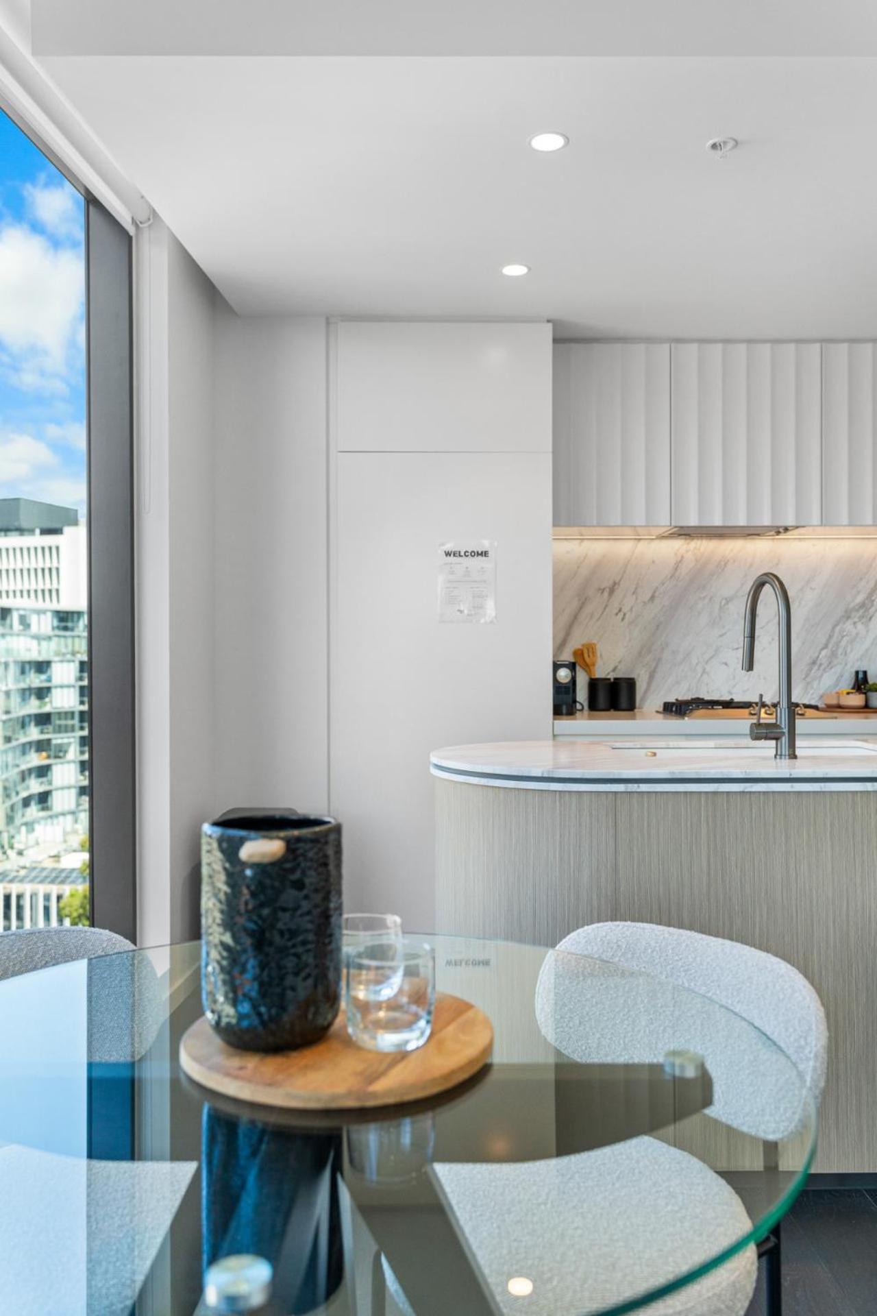 The Oasis - Brand New 2Bedroom Apt With Parking, Heated Pool And Gym Мельбурн Экстерьер фото