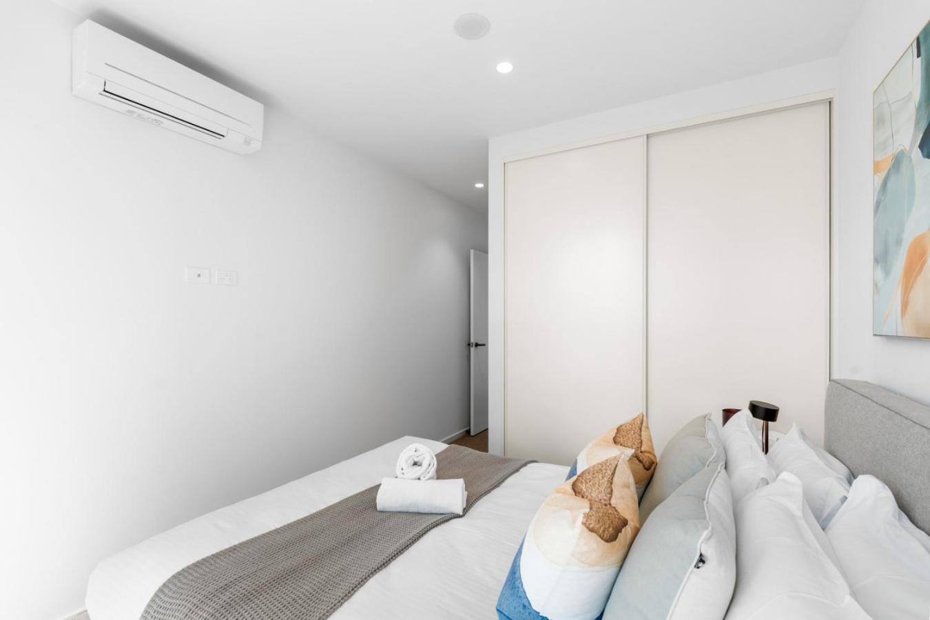 The Oasis - Brand New 2Bedroom Apt With Parking, Heated Pool And Gym Мельбурн Экстерьер фото