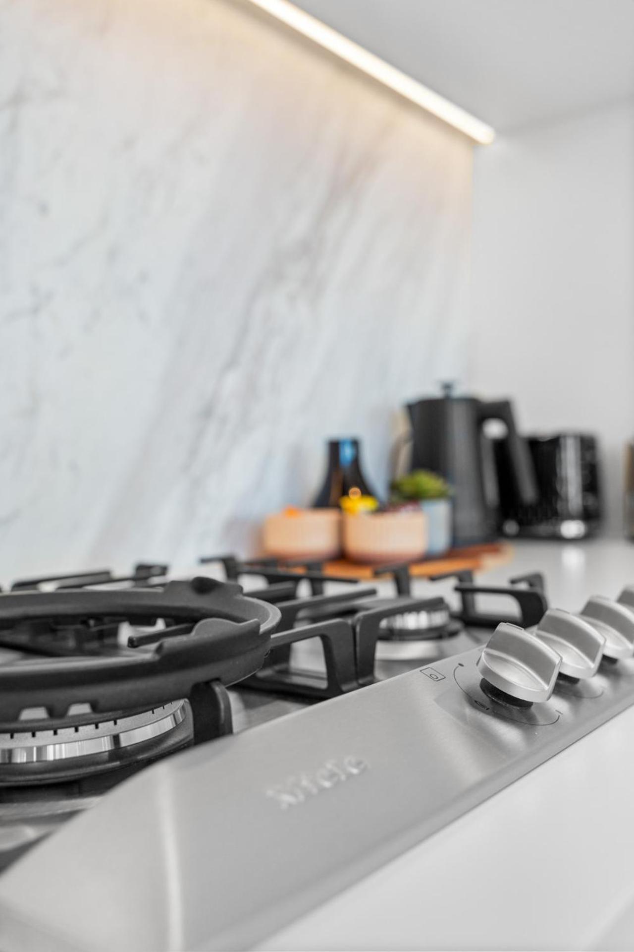 The Oasis - Brand New 2Bedroom Apt With Parking, Heated Pool And Gym Мельбурн Экстерьер фото