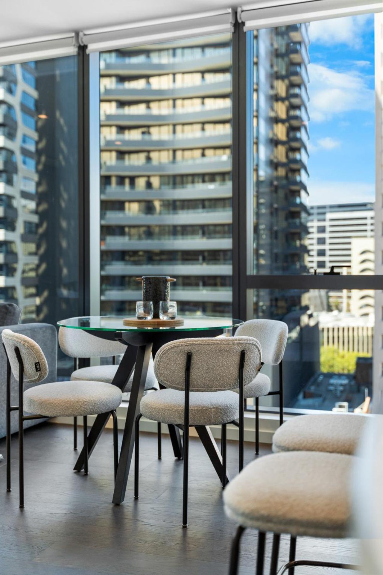 The Oasis - Brand New 2Bedroom Apt With Parking, Heated Pool And Gym Мельбурн Экстерьер фото